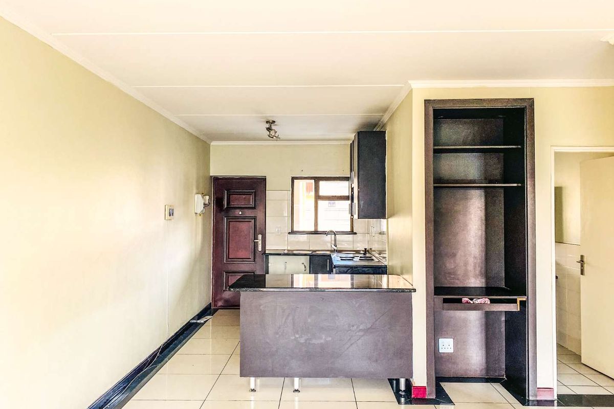 Spacious 2-Bedroom Home with Covered Parking in Secure Estate - Photo 4