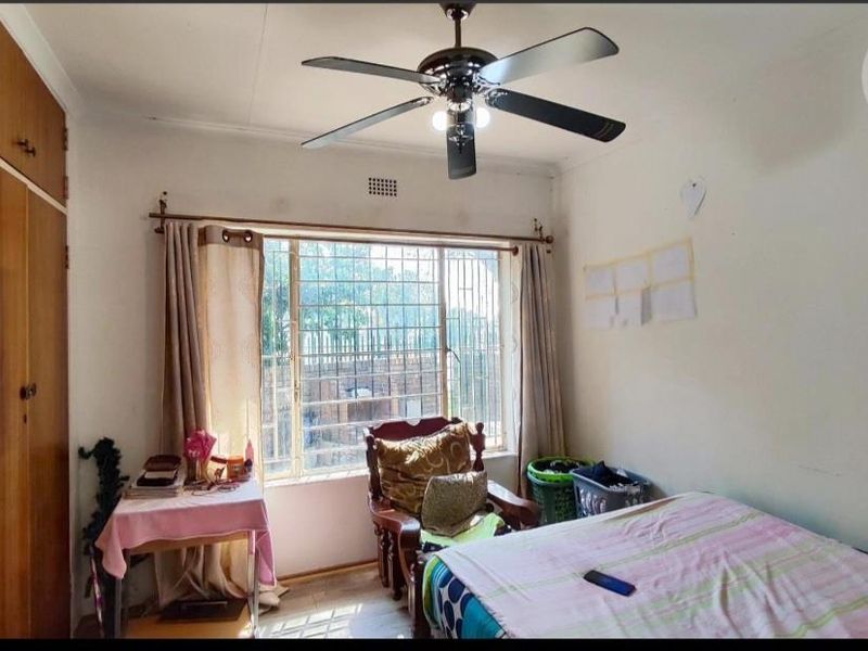 3 bedroom face brick property - Photo 7