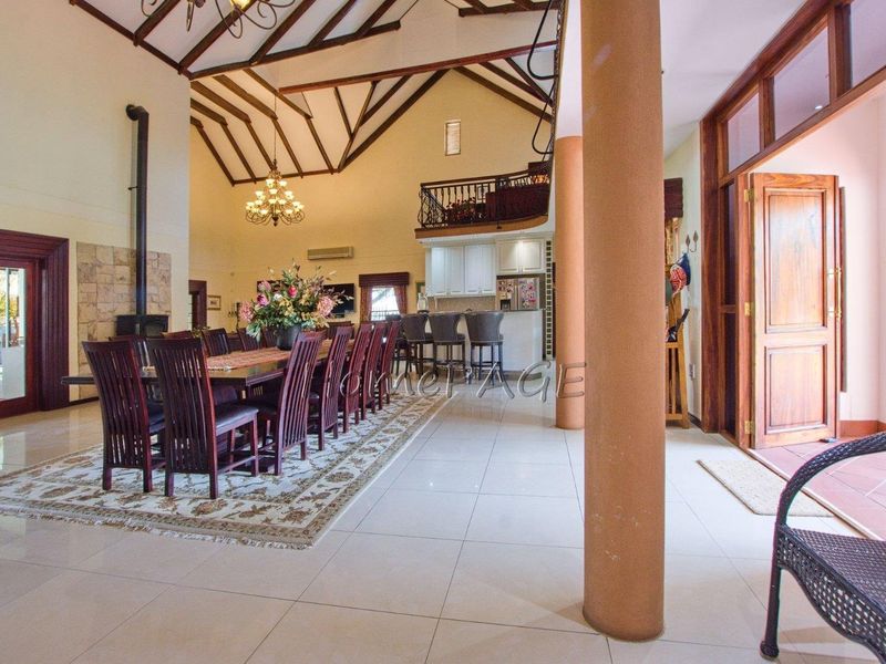 Otjiwarongo: Magnificent 4 Bedr Double Storey Villa for Sale - Photo 9