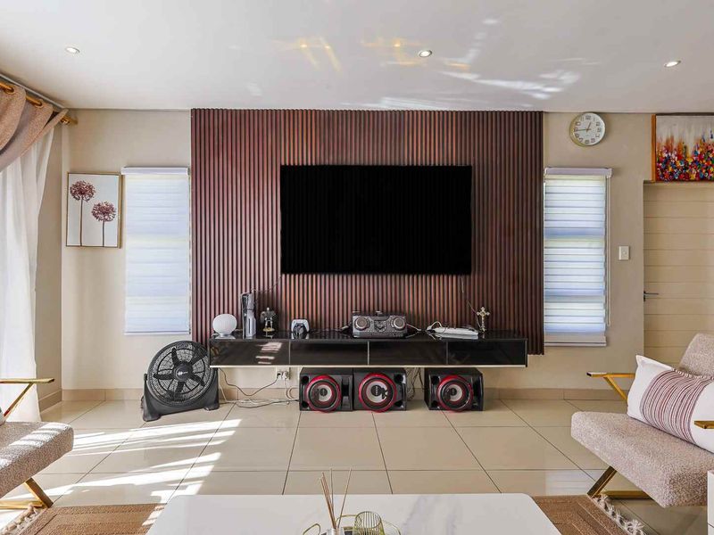 Embrace a Modern Lifestyle - Photo 9