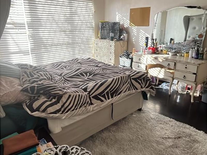 Bedroom in fully furnished shared house available for rent. - Photo 3