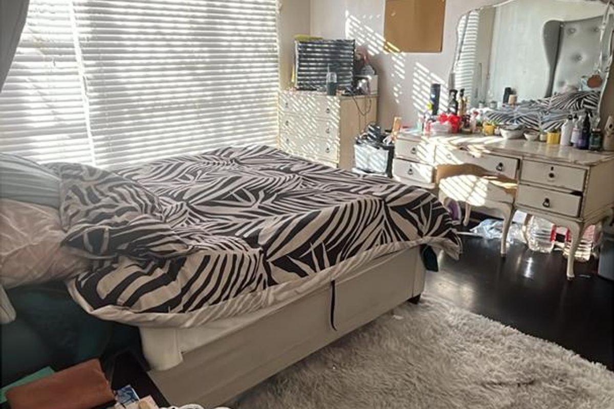 Bedroom in fully furnished shared house available for rent. - Photo 3