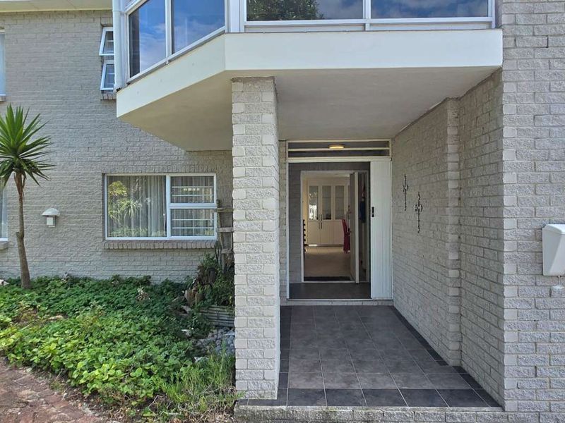 Spacious Coastal Home With Sea Views And Excellent Investment Potential - Photo 4