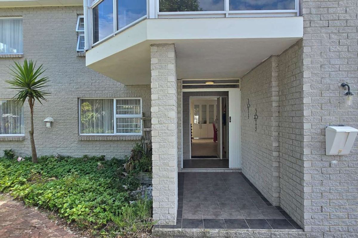 Spacious Coastal Home With Sea Views And Excellent Investment Potential - Photo 4