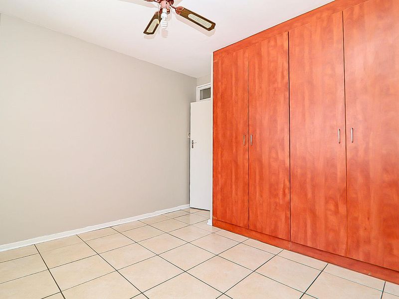 Two Bedroom Apartment Conveniently Located! - Photo 10