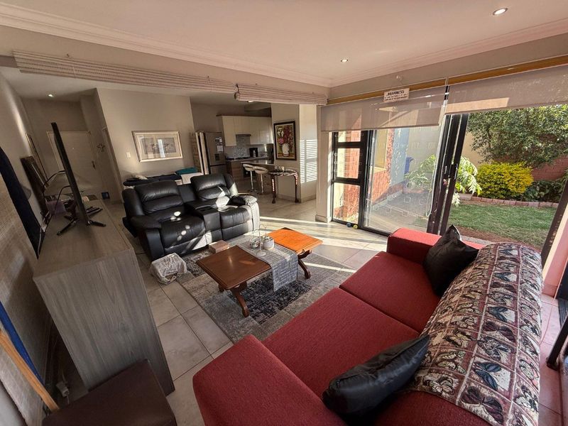 Stylish 3-Bedroom Semi-Detached Duplex with Private Garden and Modern Finishes - Photo 9