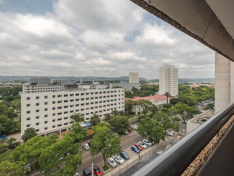 A stone throw away from UP and ease of access to the Gautrain, Tuks sports grounds and other amenities! - Photo 2