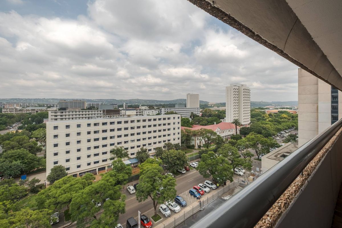 A stone throw away from UP and ease of access to the Gautrain, Tuks sports grounds and other amenities! - Photo 2