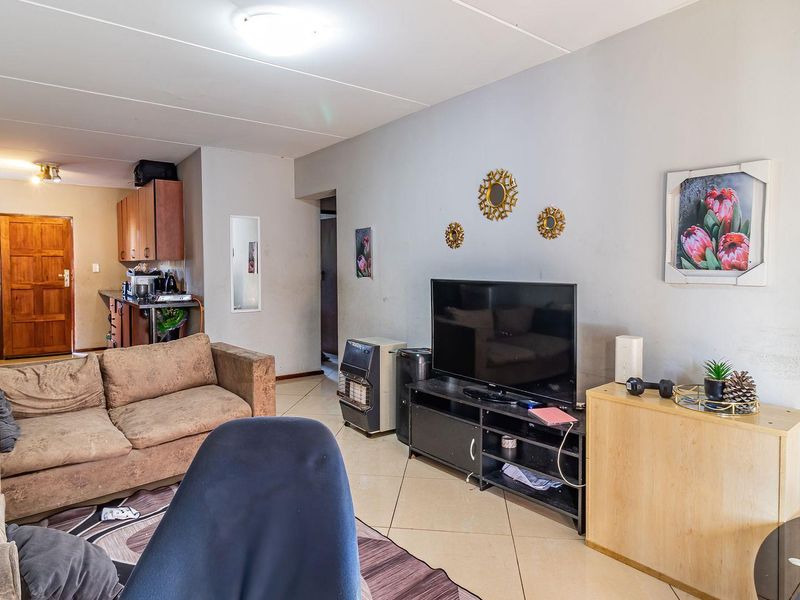 Fibre-Ready 2-Bedroom Apartment with Pool Access in Little Falls - Photo 9
