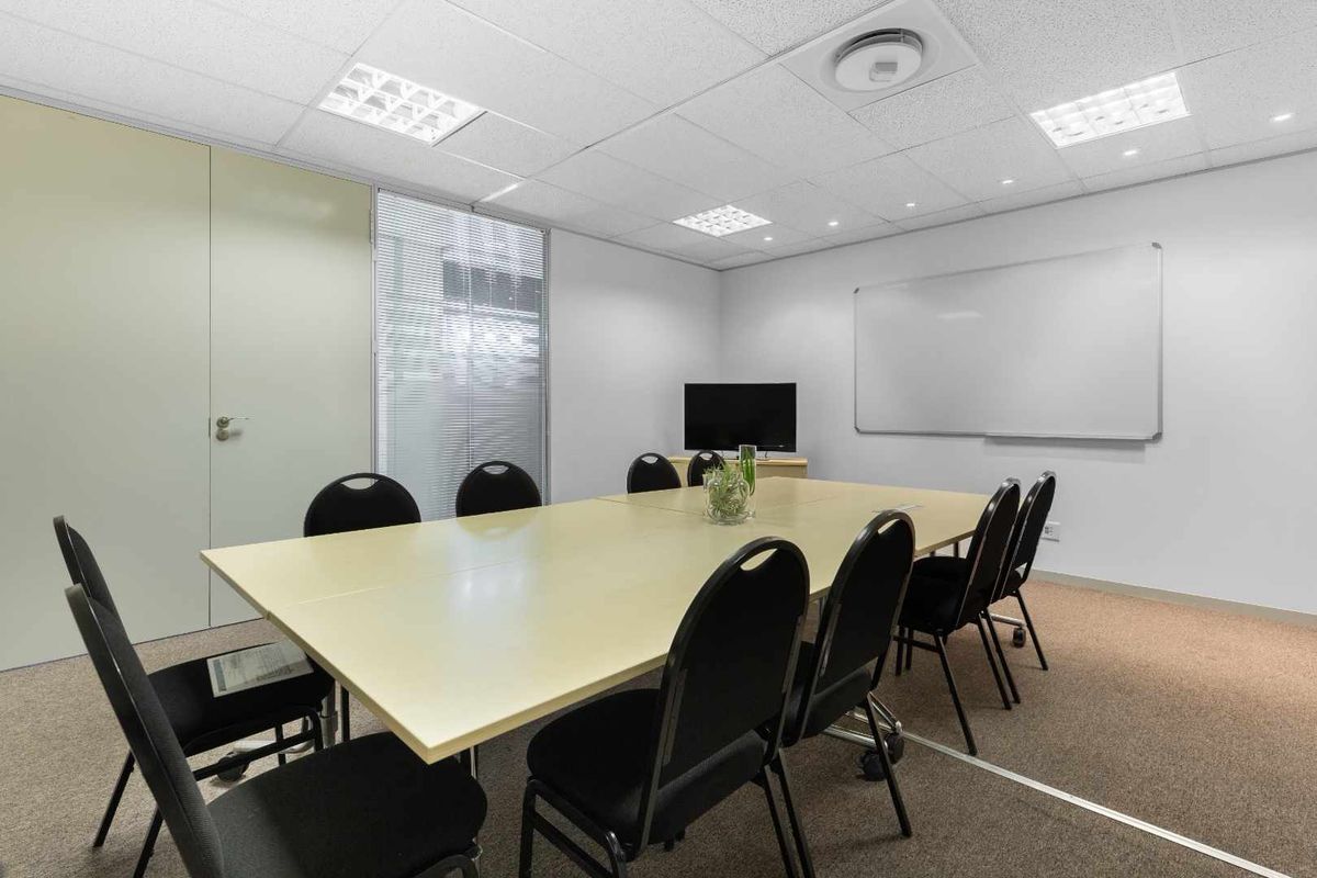 Find office space in Regus Century City for 5 persons with everything taken care of - Photo 5