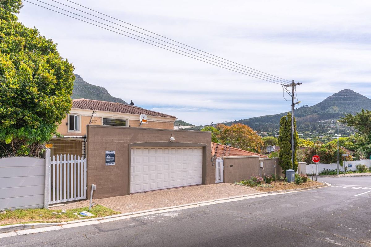 4.950 MIL – PRICED TO SELL!! COME SEE, COME SIGN – THE BEST VALUE IN HOUTBAY - Photo 3