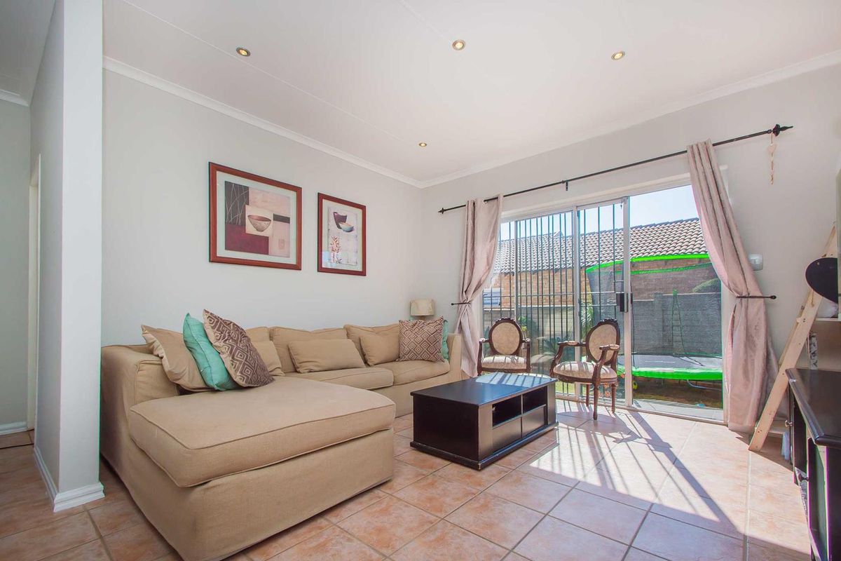 Low Maintenance and Low Levies, Neat as a Pin with Bird Lovers Garden. - Photo 3