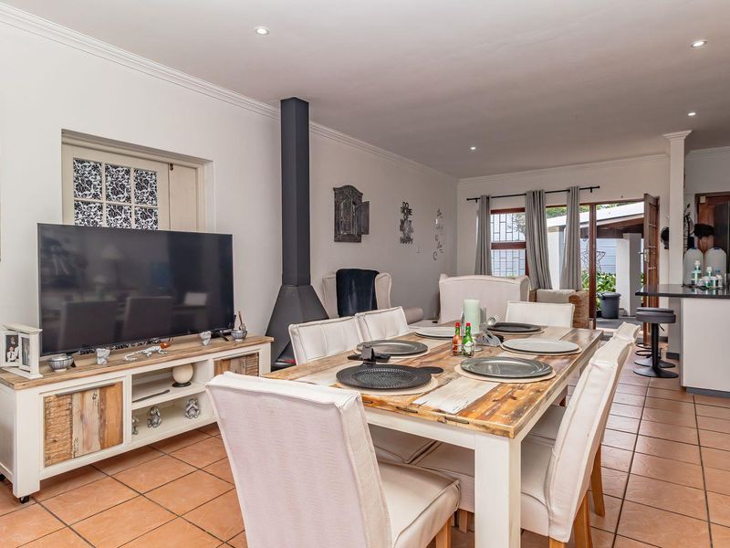 Spacious 5 bedroom house with immaculate ocean views - Photo 3