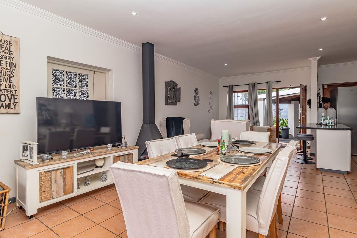 Spacious 5 bedroom house with immaculate ocean views - Photo 3