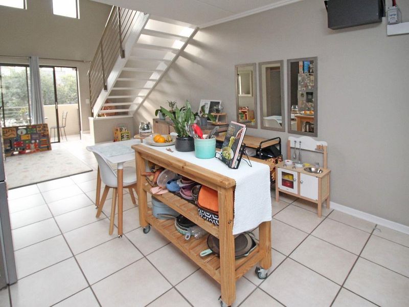 Modern 2-Bedroom Apartment in Secure Douglasdale Complex - Photo 8