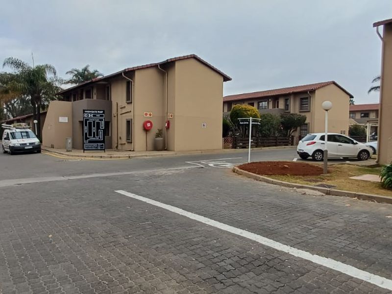 STUNNING RENOVATED UNIT - Photo 7