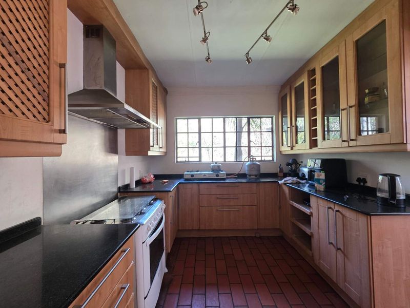 Expansive 1.4-Hectare Smallholding with Pool, Dual-Income Cottages & Prime Main Road Exposure - Photo 7