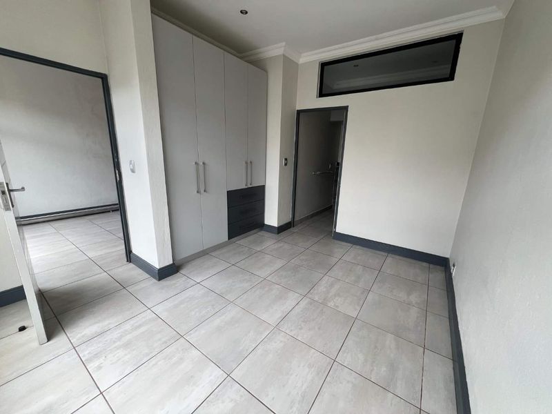 MODERN AND UPMARKET PROPERTY FOR THE YOUNG PROFESSIONAL OR INVESTOR - Photo 3