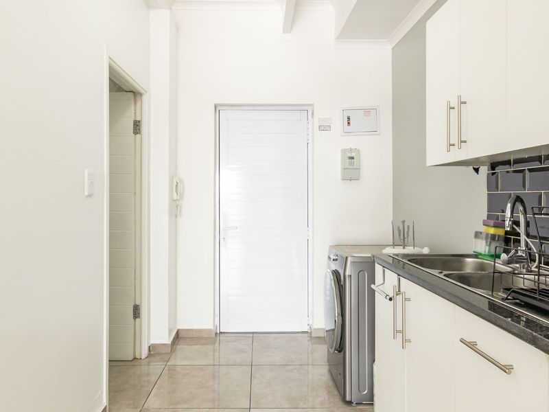 Lock up and go , Secure Undercover Parking - Photo 3