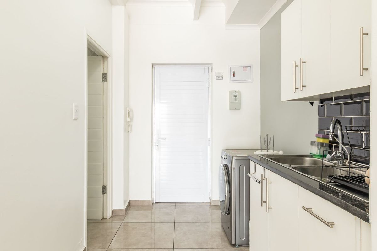 Lock up and go , Secure Undercover Parking - Photo 3