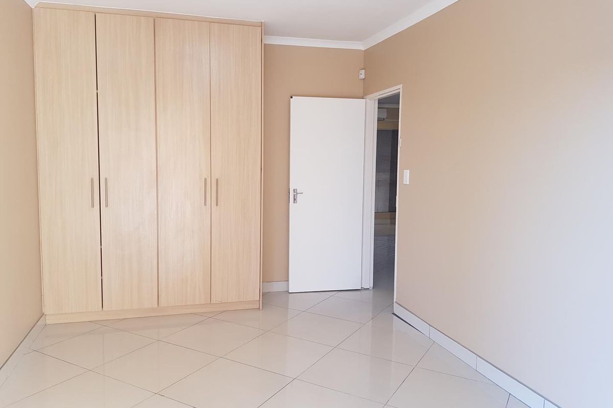 2 bedroom apartment for sale- Cimbebasia - Photo 3