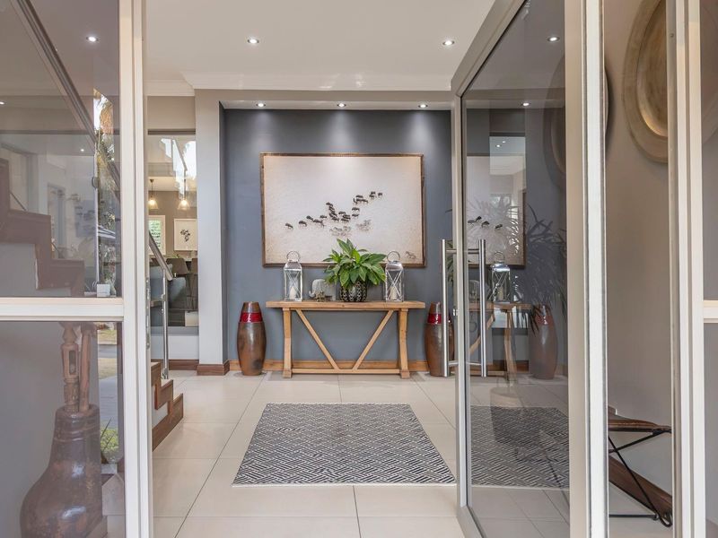 Where timeless design meets family living - Photo 3
