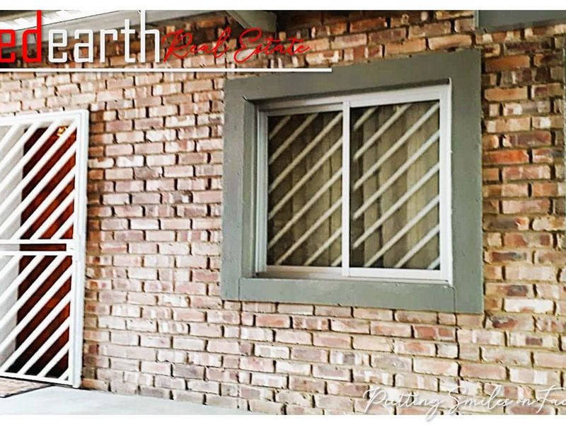 “Perfect for first-time buyers or savvy investors.” - Photo 4