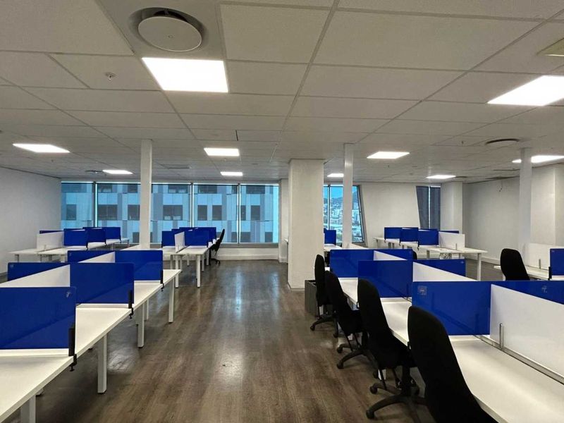 Full-floor 1660m2 office to let on 15th floor of the Halyard - Photo 6