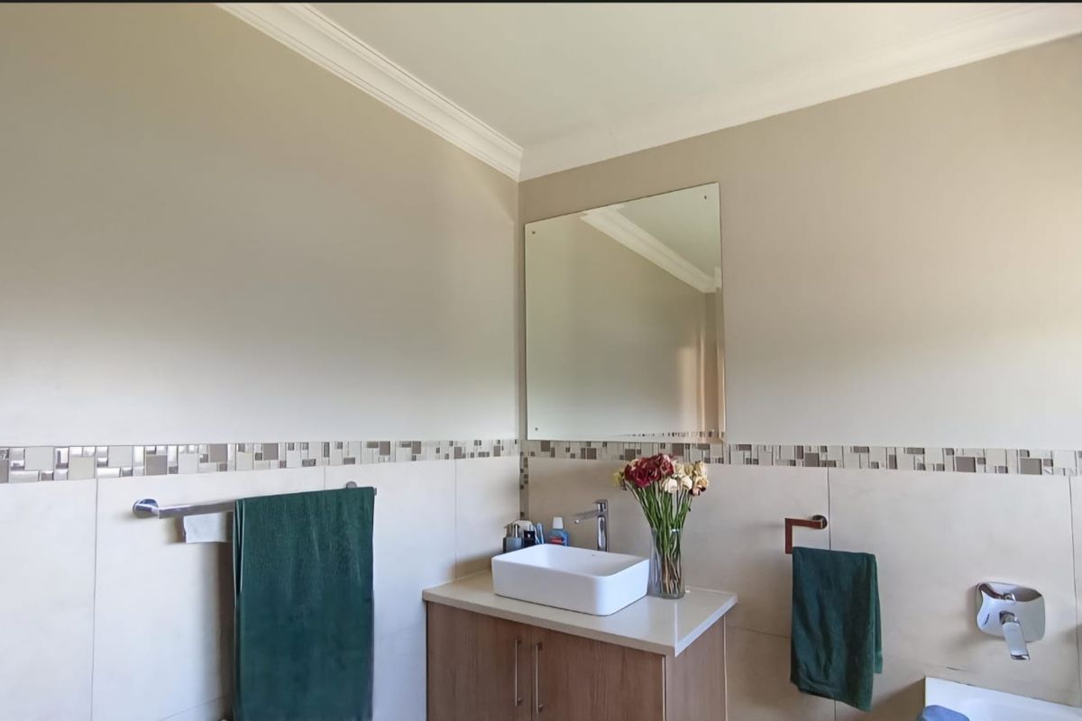 4 Bedroom House for Sale in Savanna Hills Estate. - Photo 3