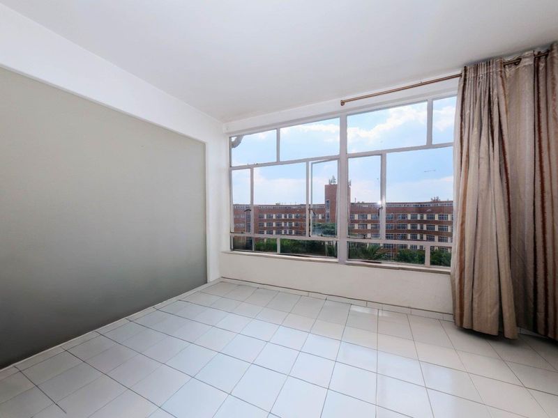 Exciting new find in this sought after complex Chartwell! - Photo 4