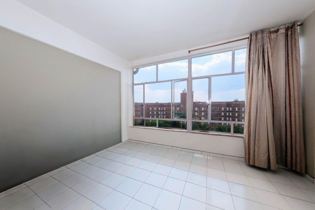 Exciting new find in this sought after complex Chartwell! - Photo 4