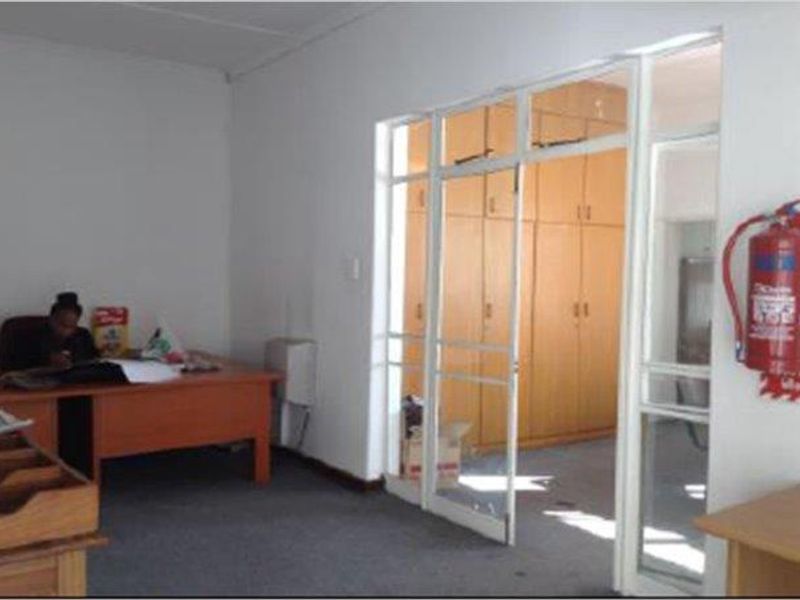 PRIME OFFICE SPACE TO LET- CBD - Photo 4