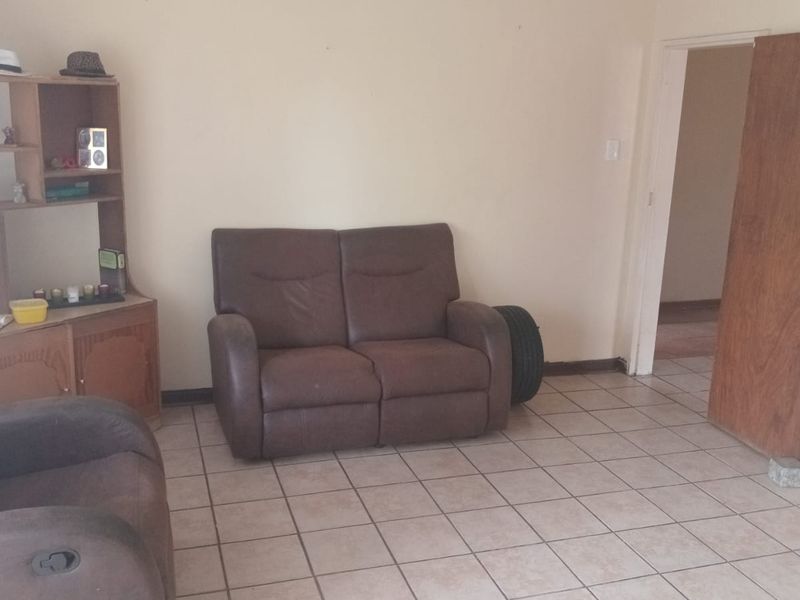 2 Bedroom Apartment for Sale in Forest Hill - Photo 10