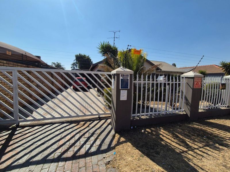 Business 3 zoning - Photo 4