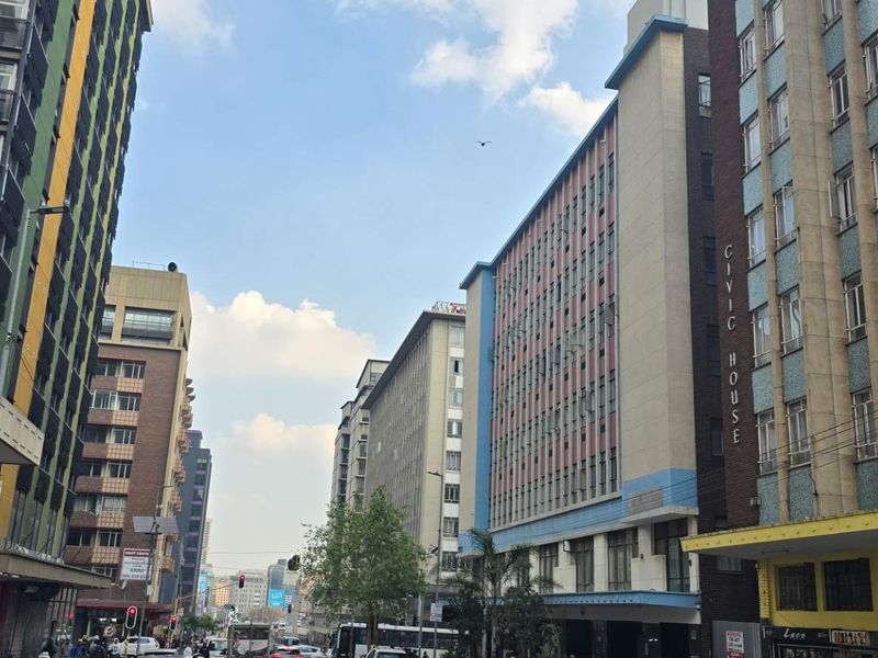 Compact and well-located unit in The Manhattan, Braamfontein - Photo 10