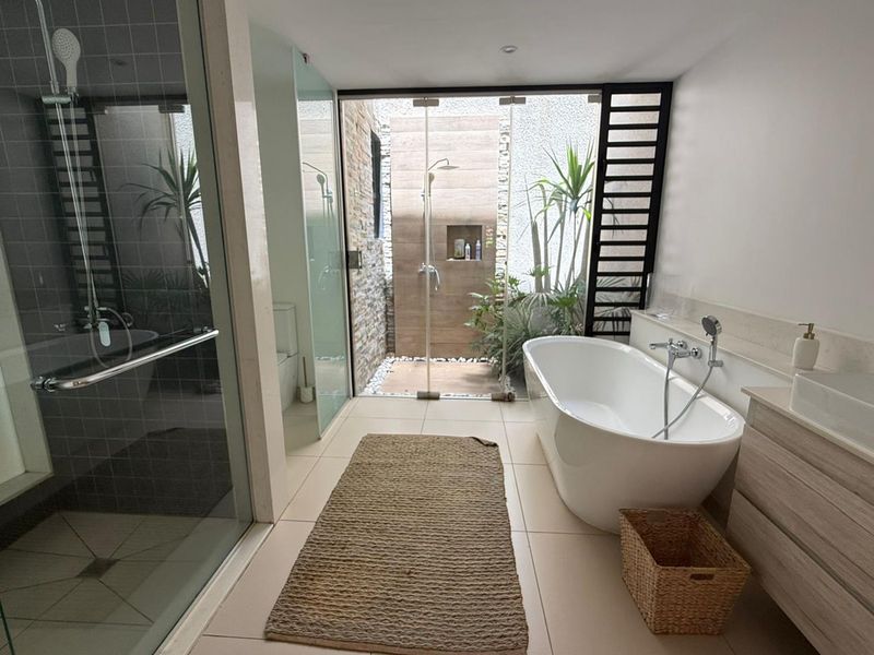 A Residence of Exceptional Scale and Elegance - Photo 10