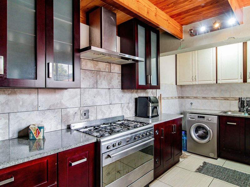 Modern Family Living with Space, Style & Comfort in Annlin. - Photo 2