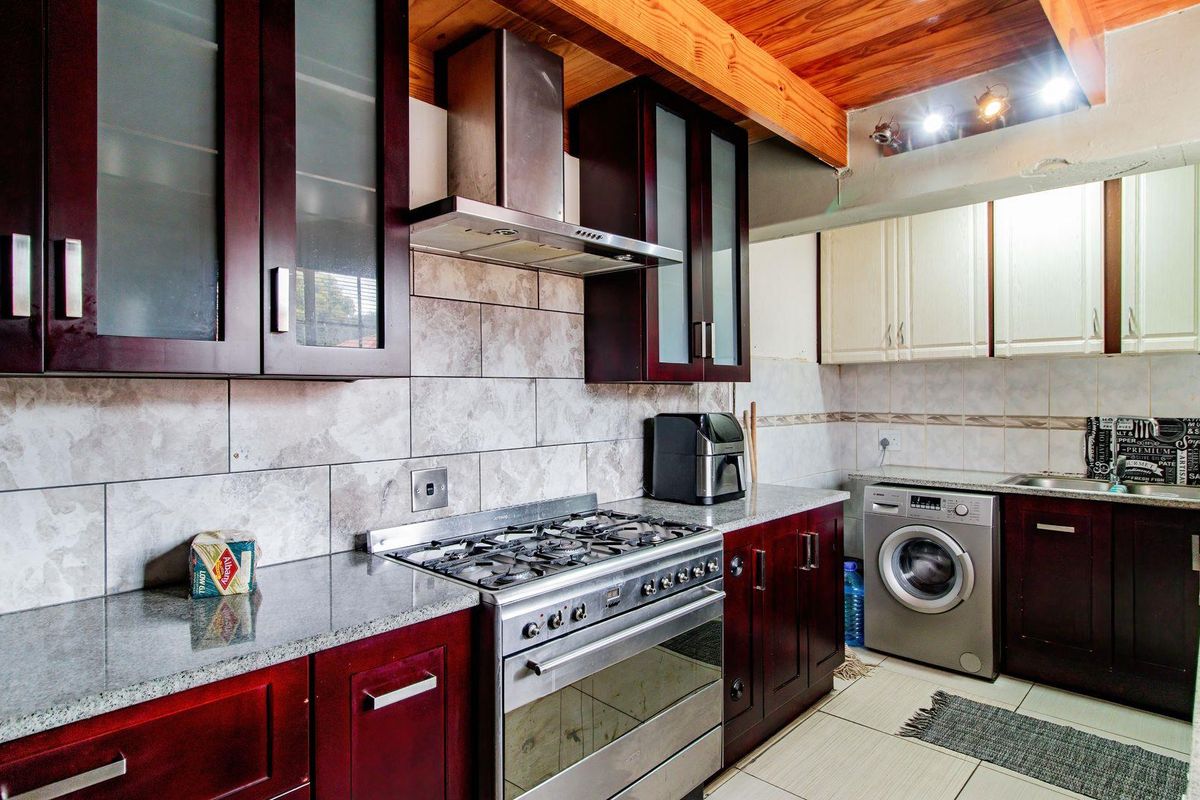 Modern Family Living with Space, Style & Comfort in Annlin. - Photo 2