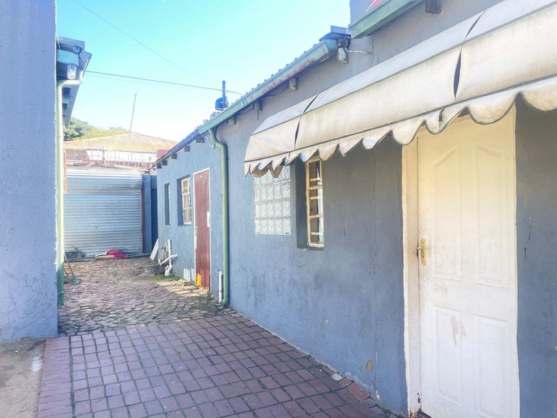 Exceptional Investment Opportunity: 8-Unit Property with Expansion Potential - Photo 7