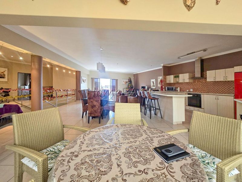 Long Beach, Walvis Bay:  4 Bedroom Property with 6-car garages for sale - Photo 8