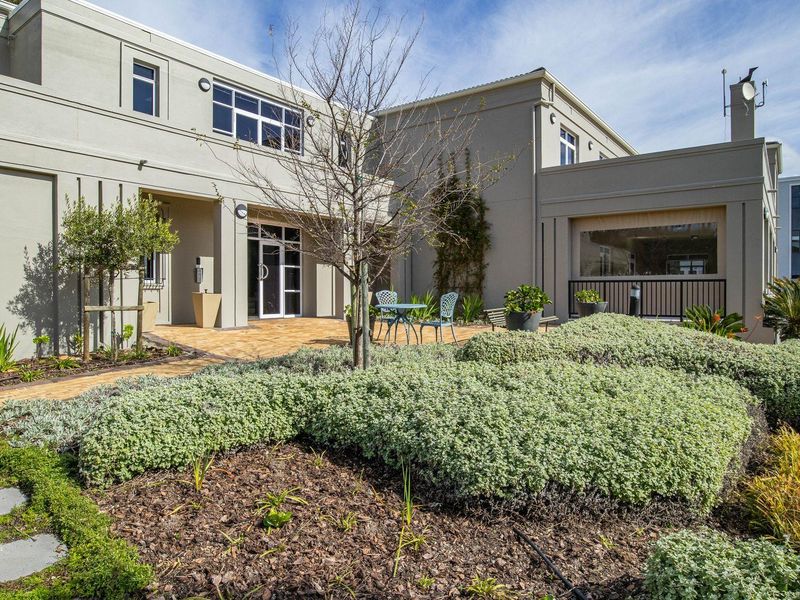 Premium First-Floor Office with Balcony & Panoramic Views – Steenberg Office Park, Westlake - Photo 2