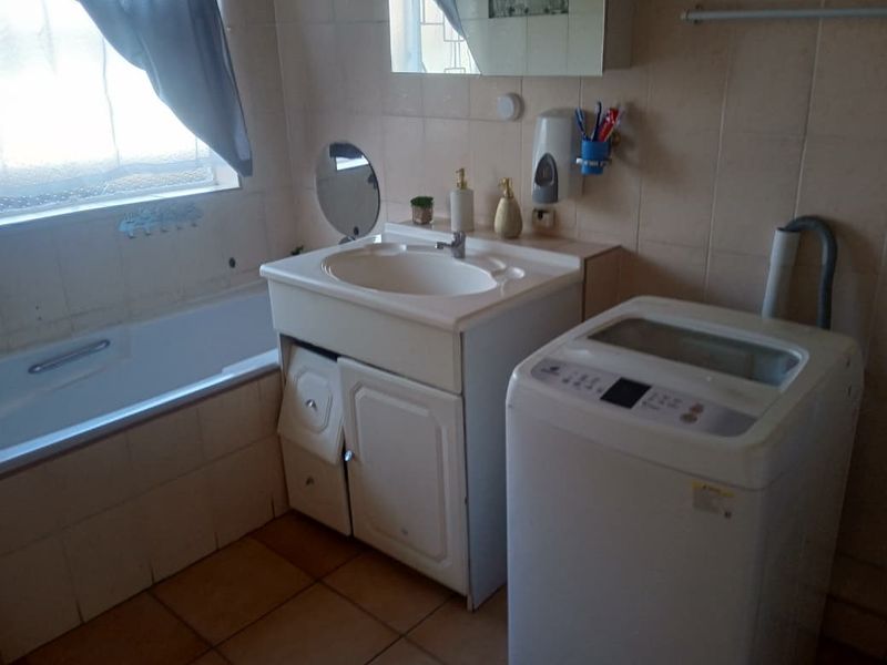 Neat 2 Bedroom Apartment for sale in Florida Lake - Photo 9