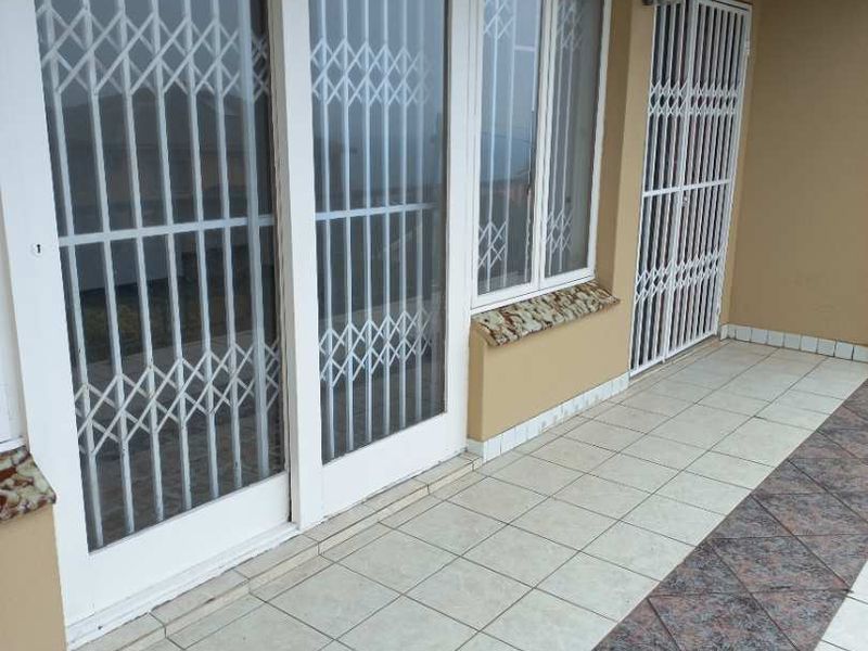 3 Bedroom Home with Balcony Seaview - Photo 3