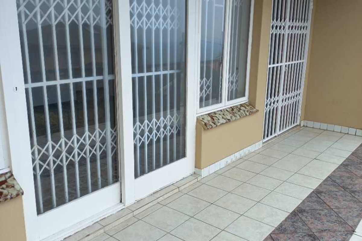 3 Bedroom Home with Balcony Seaview - Photo 3