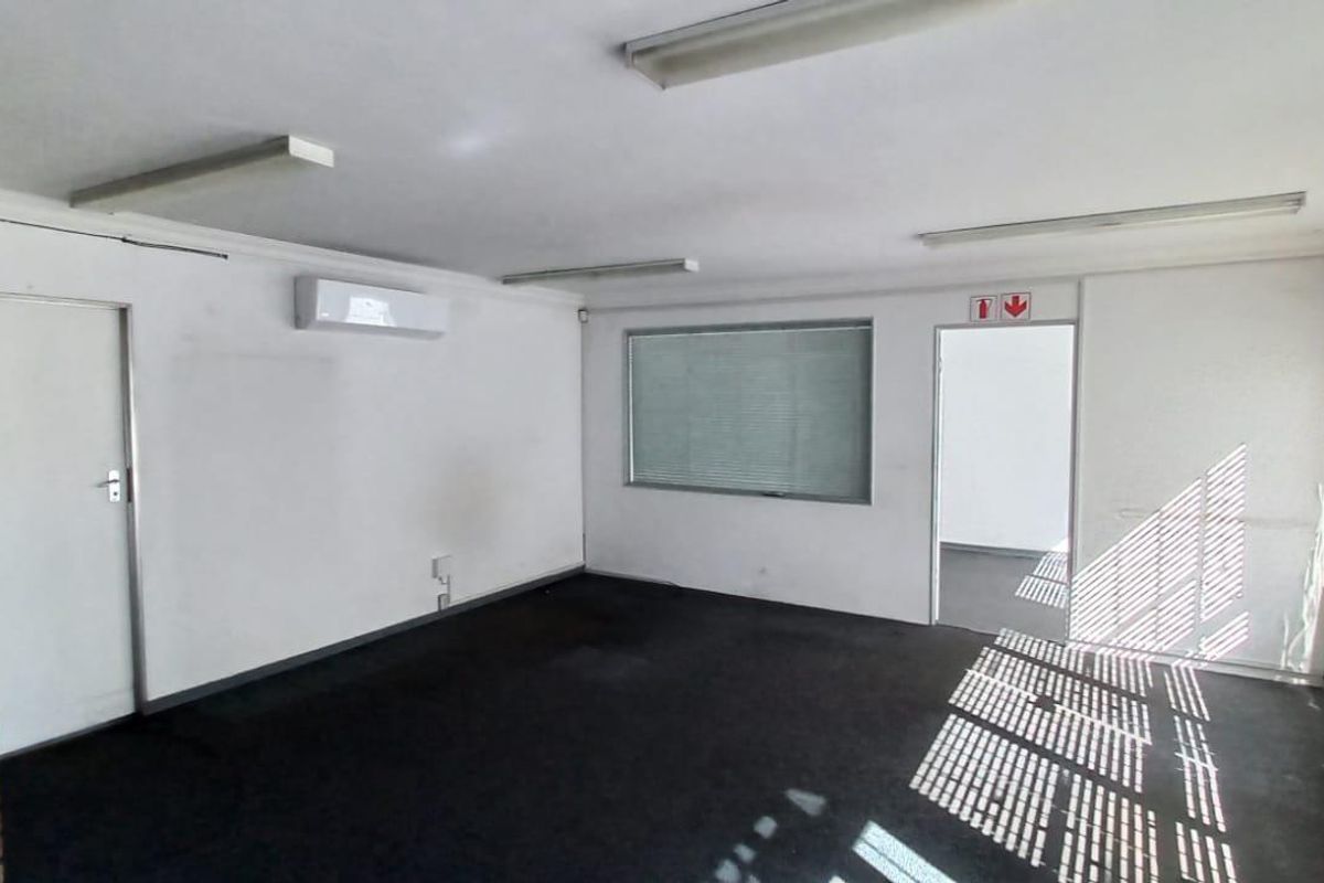 400 m2 Industrial Unit with Office Space | Benrose - Photo 5