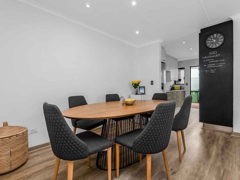 We all want light, bright and new in a home – THIS ONE IS ALL OF THIS AND MORE. - Photo 3