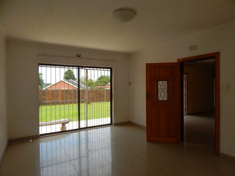 House Available for Rent - Photo 5
