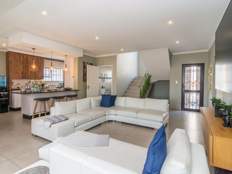 Elegant Family home in the sort after Silverleaf Estate - Photo 10