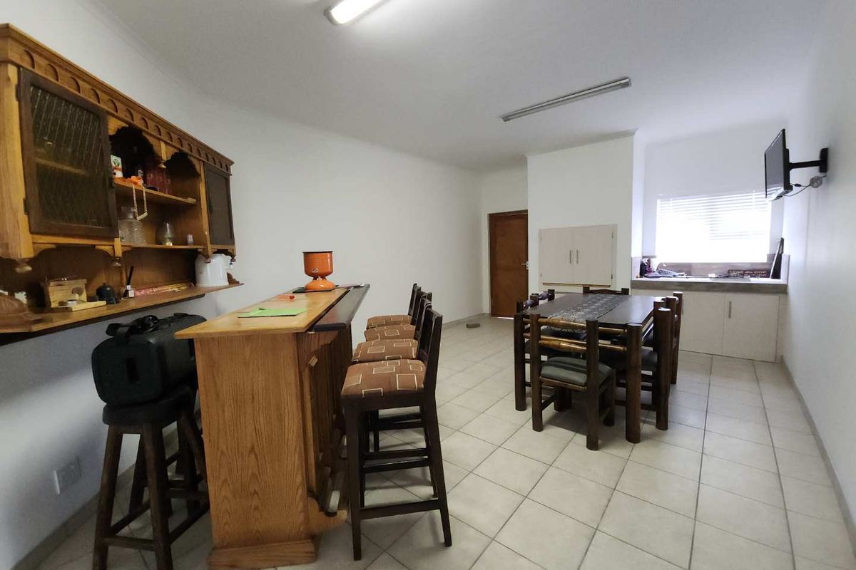 This house in Sunbay is newly repainted. - Photo 5