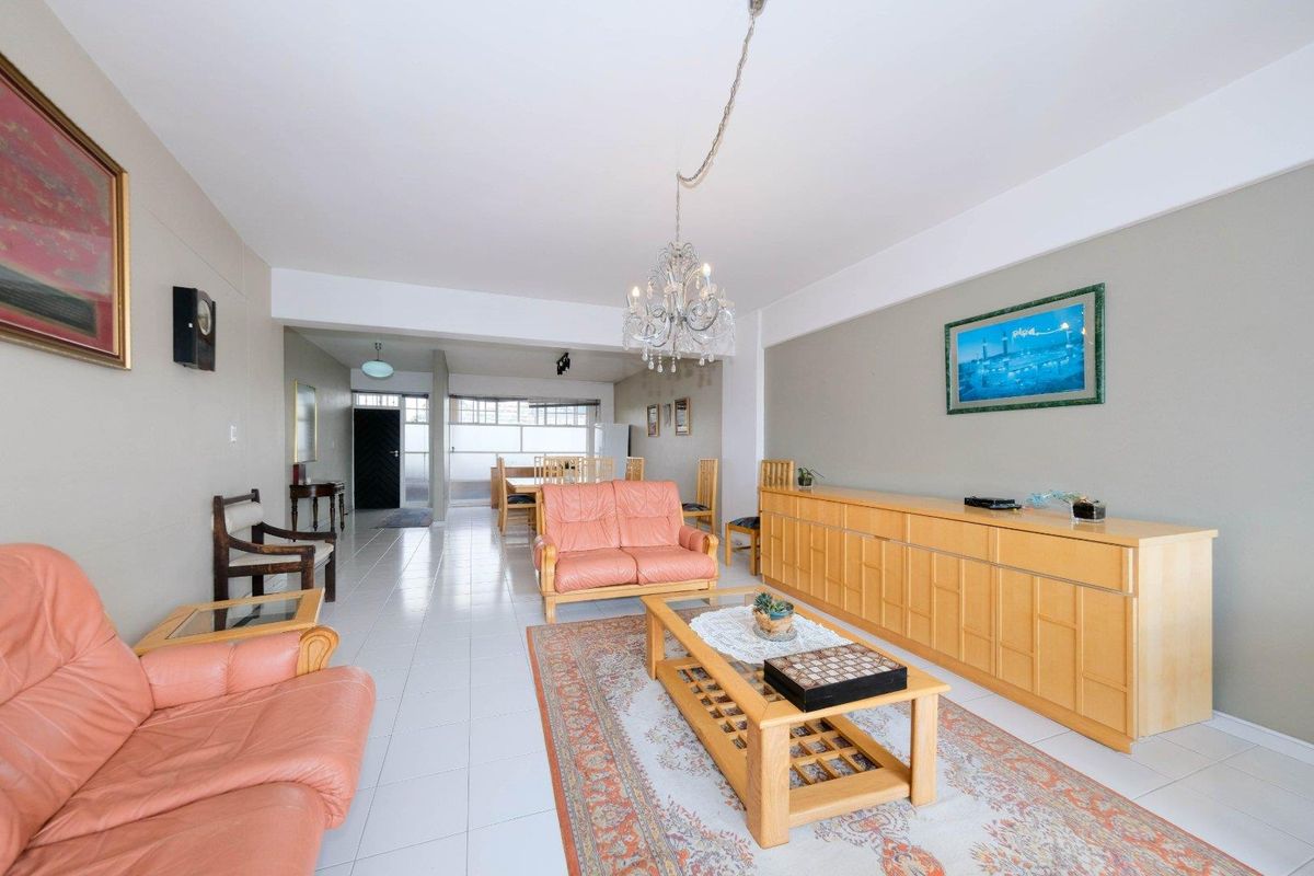 Exciting new find in this sought after complex Chartwell! - Photo 3